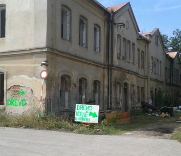 Demolice nádražní budovy čp. 35 na Horkách u Staré Paky 2019