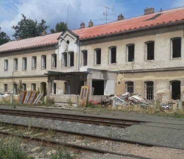 Demolice nádražní budovy čp. 35 na Horkách u Staré Paky 2019