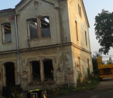Demolice nádražní budovy čp. 35 na Horkách u Staré Paky 2019