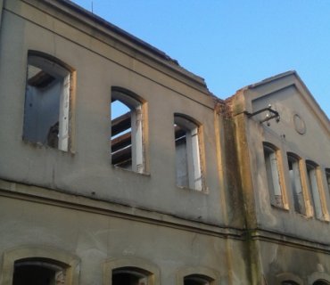 Demolice nádražní budovy čp. 35 na Horkách u Staré Paky 2019