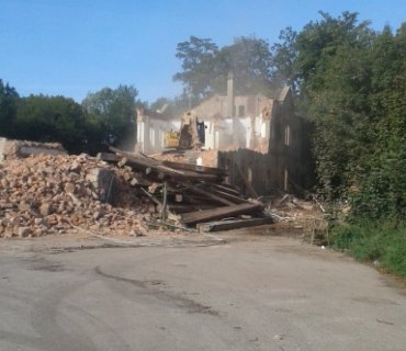 Demolice nádražní budovy čp. 35 na Horkách u Staré Paky 2019